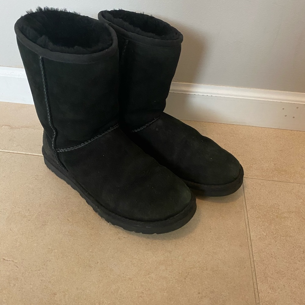 Women’s size 7 uggs